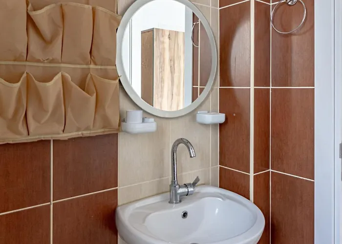 Beautiful One-bedroom Lukomorye B6